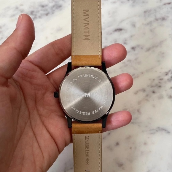 Men's Saddle Leather Watch - Picture 3 of 3